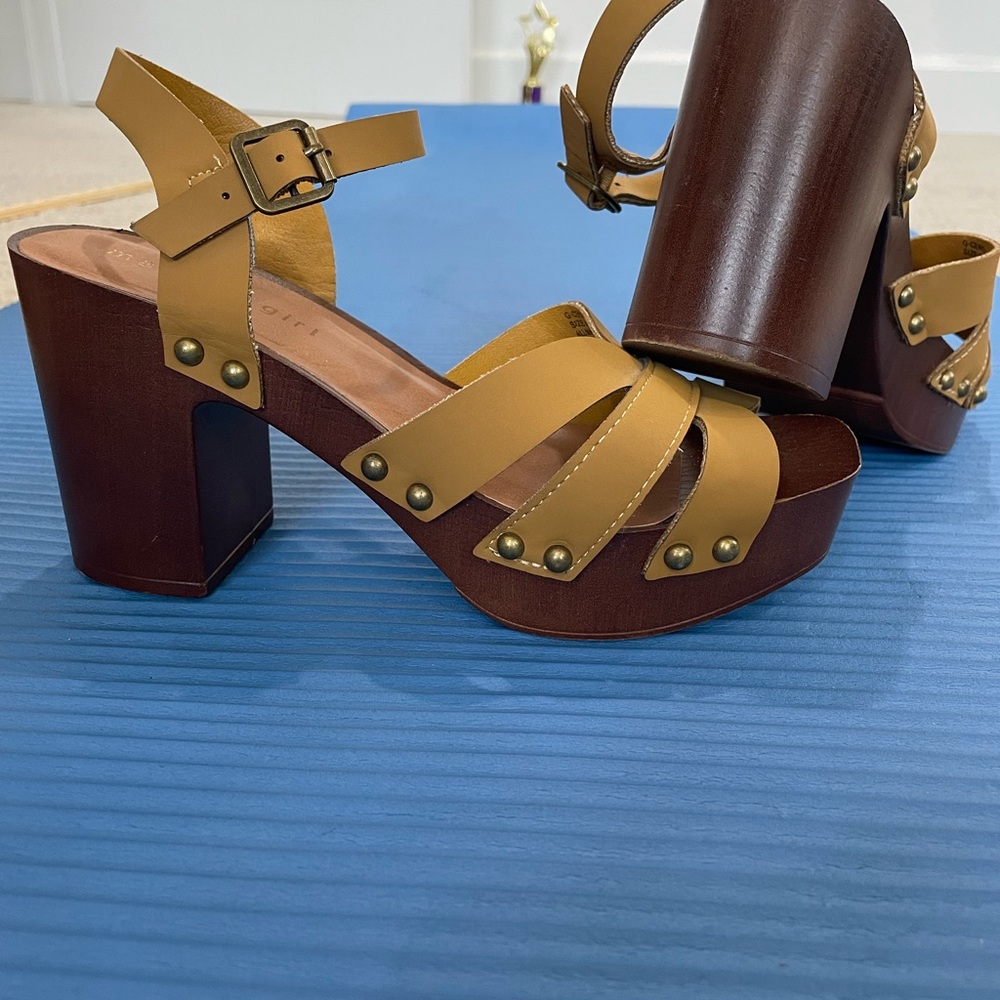 Madden Girl Tan and Brown Platform Sandals with Retro Design